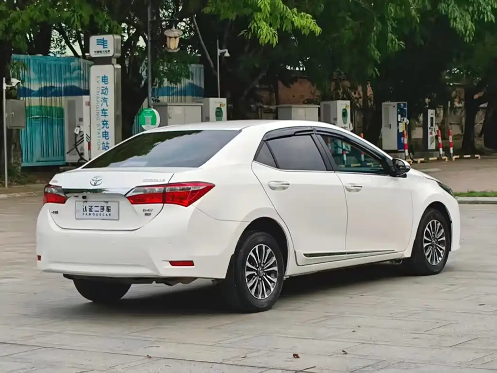 Toyota Corolla 2017 — фото 18