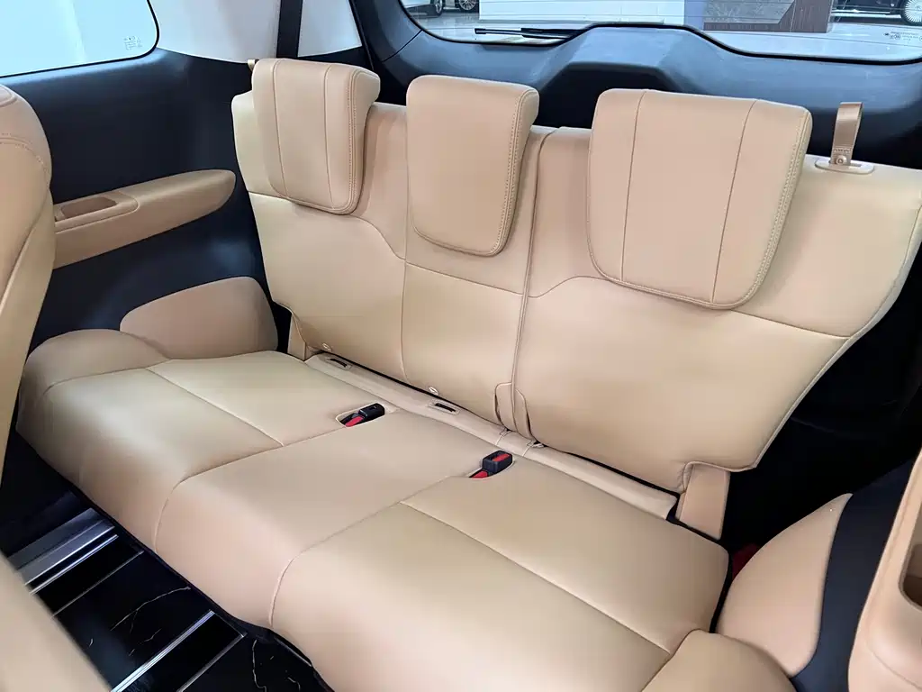 GAC Motor E8 PHEV 2024 — фото 19