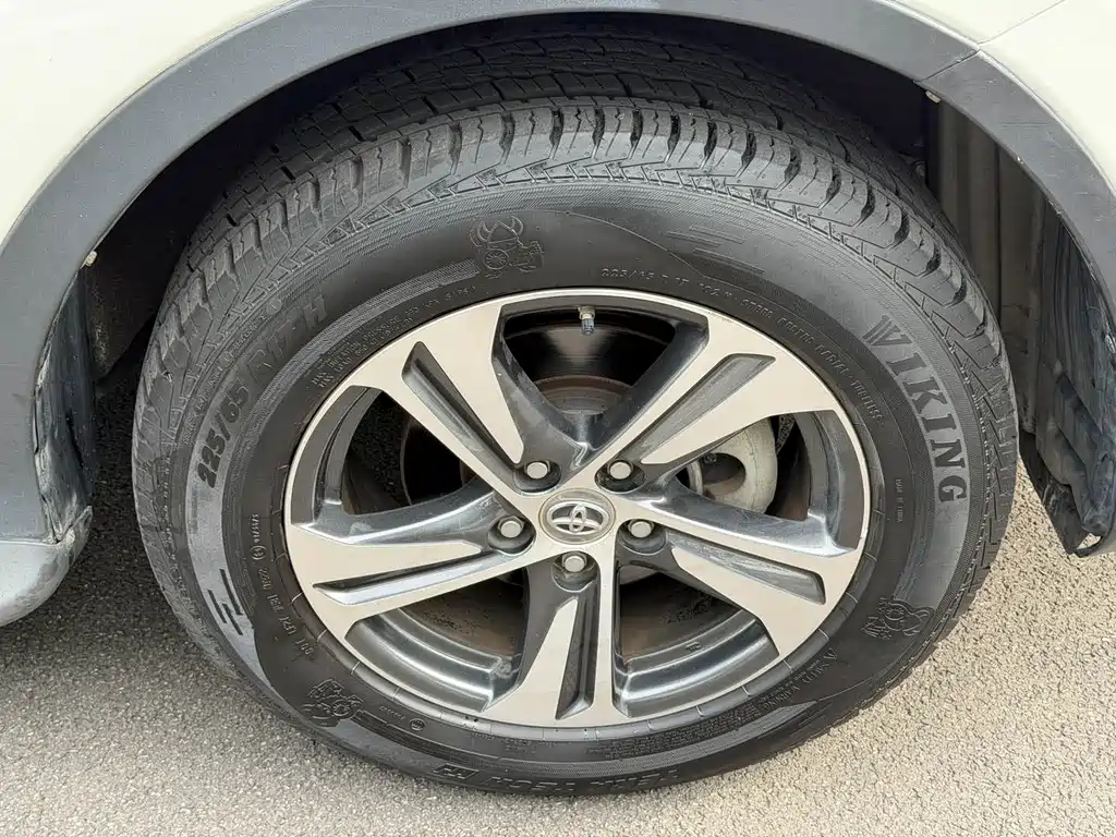 Toyota RAV4 2016 — фото 15