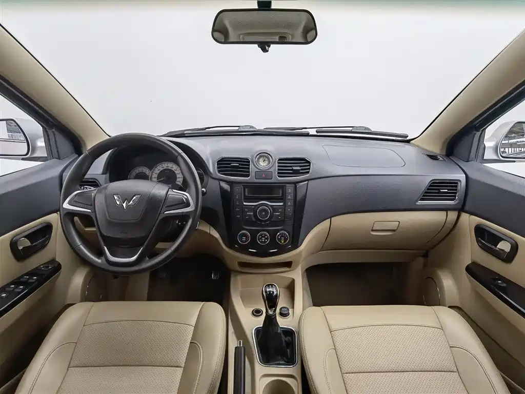 Wuling Hongguang 2013
