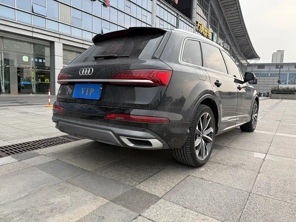 Audi Q7 2023 — фото 8