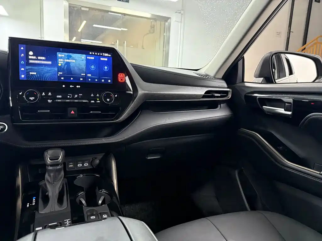Toyota Highlander 2024 — фото 17