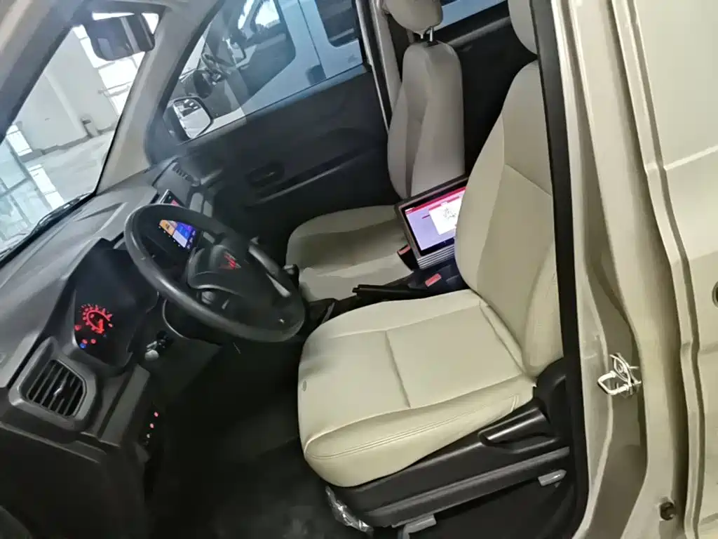 Wuling Hongguang V 2023 — фото 15