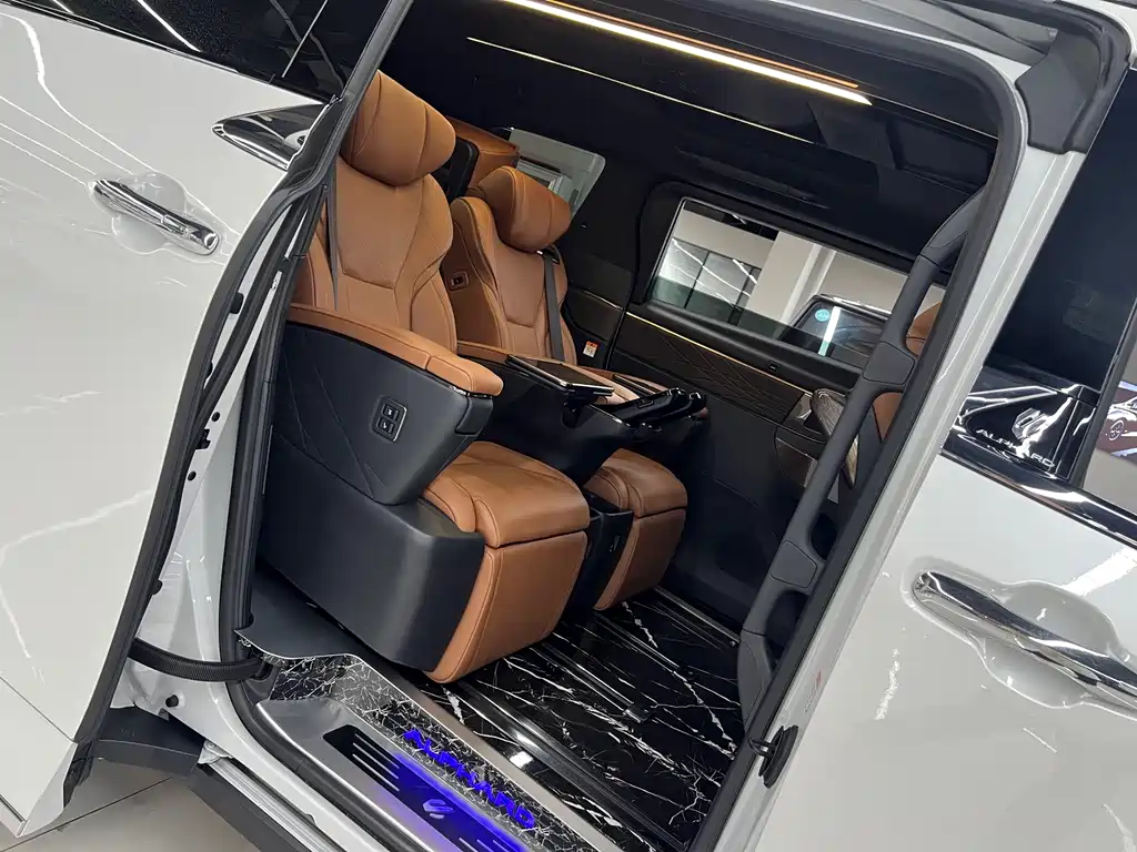 Toyota Alphard 2024 — фото 13