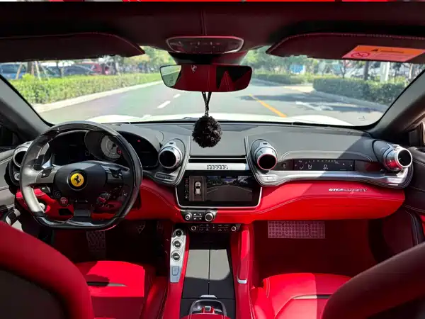 Ferrari GTC4Lusso 2019