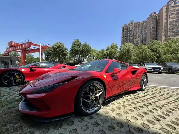 Ferrari F8 2022