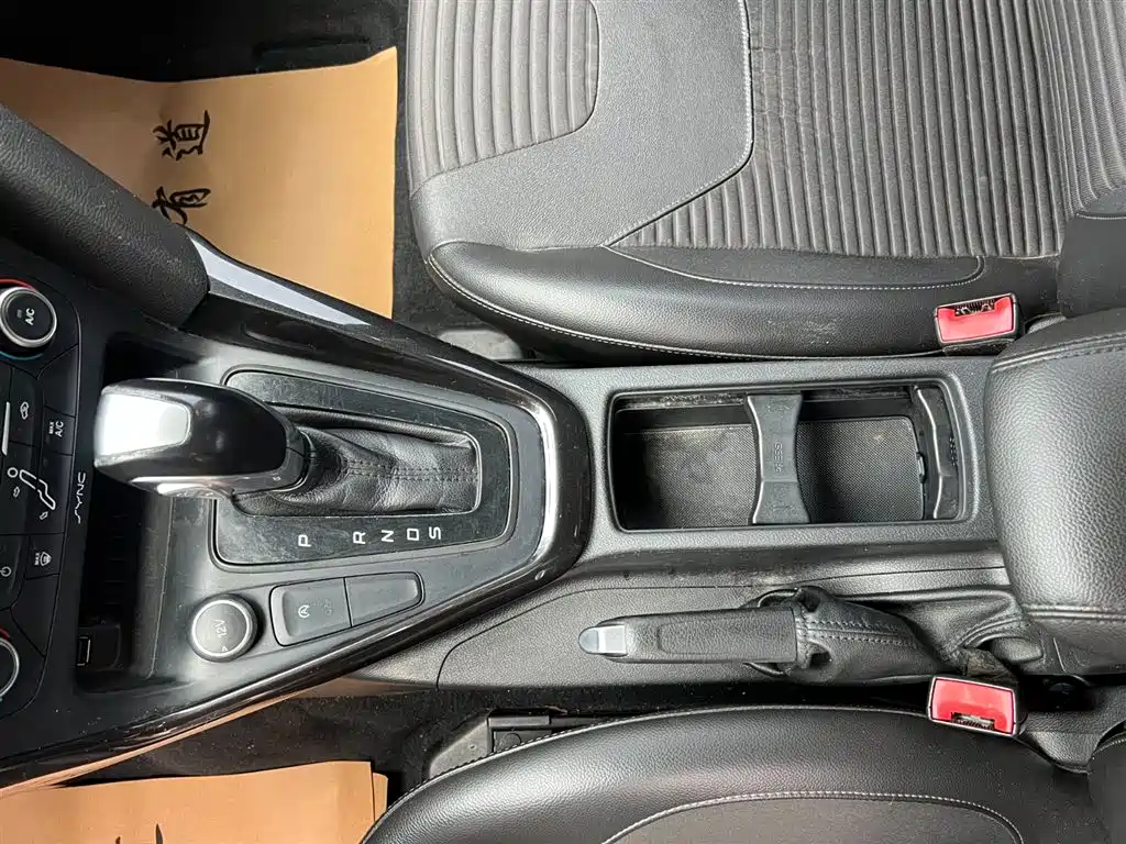 Ford Focus 2018 — фото 13