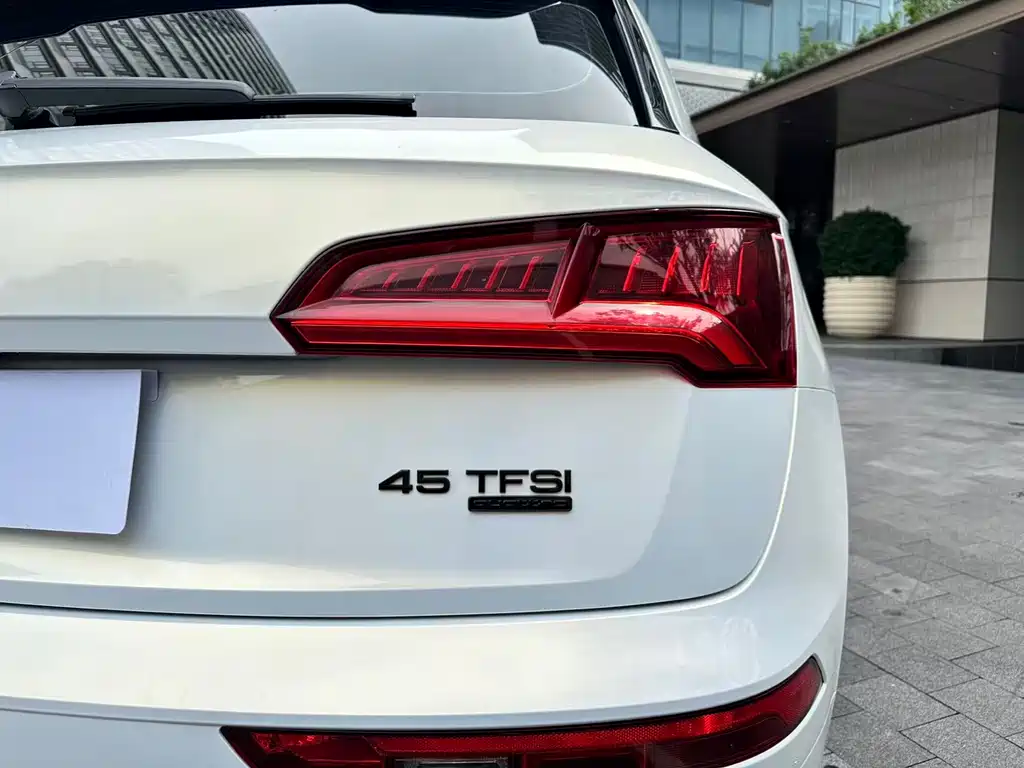 Audi Q5L 2019 — фото 19