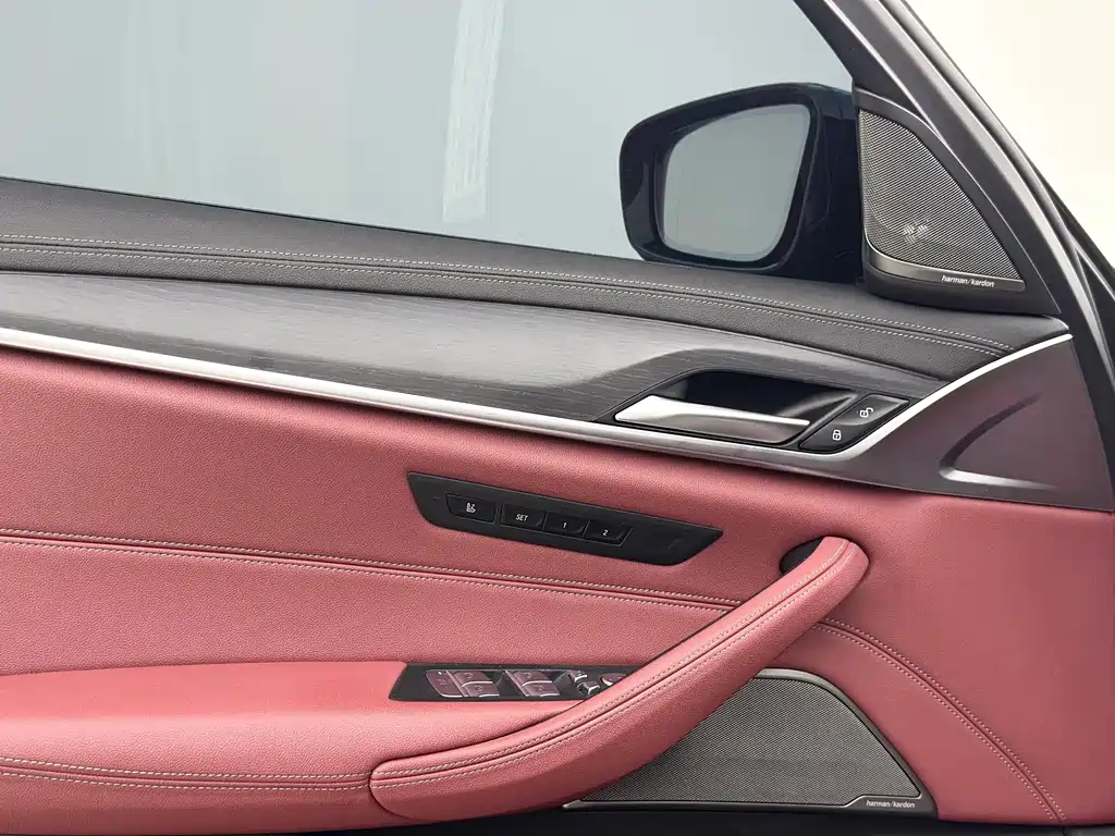 BMW 5 Series 2021 — фото 12