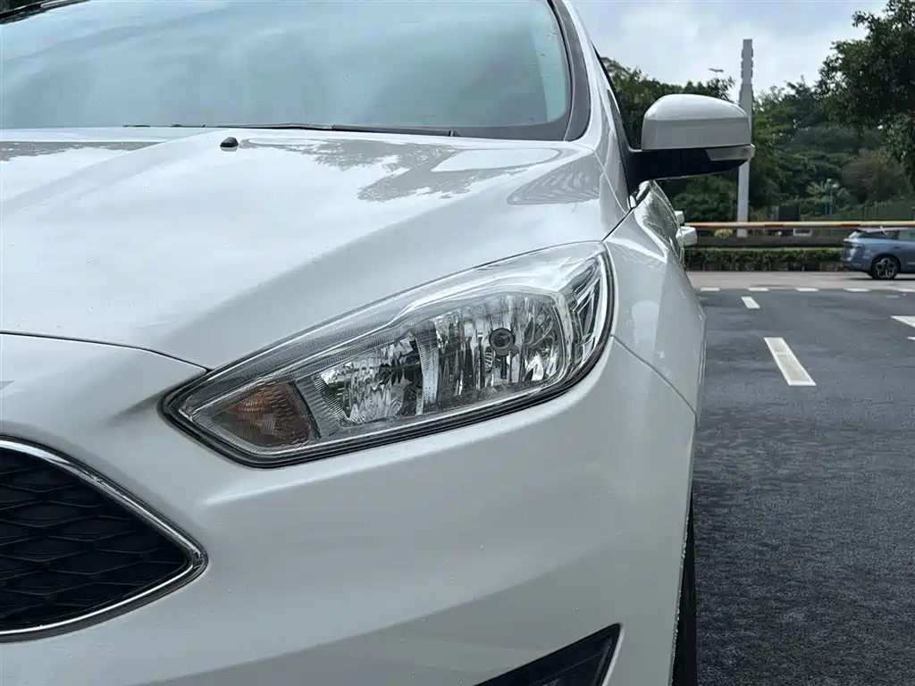 Ford Focus 2018 — фото 28