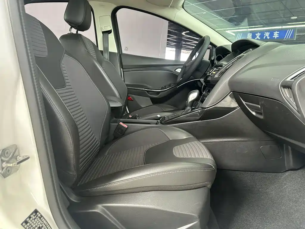 Ford Focus 2016 — фото 14