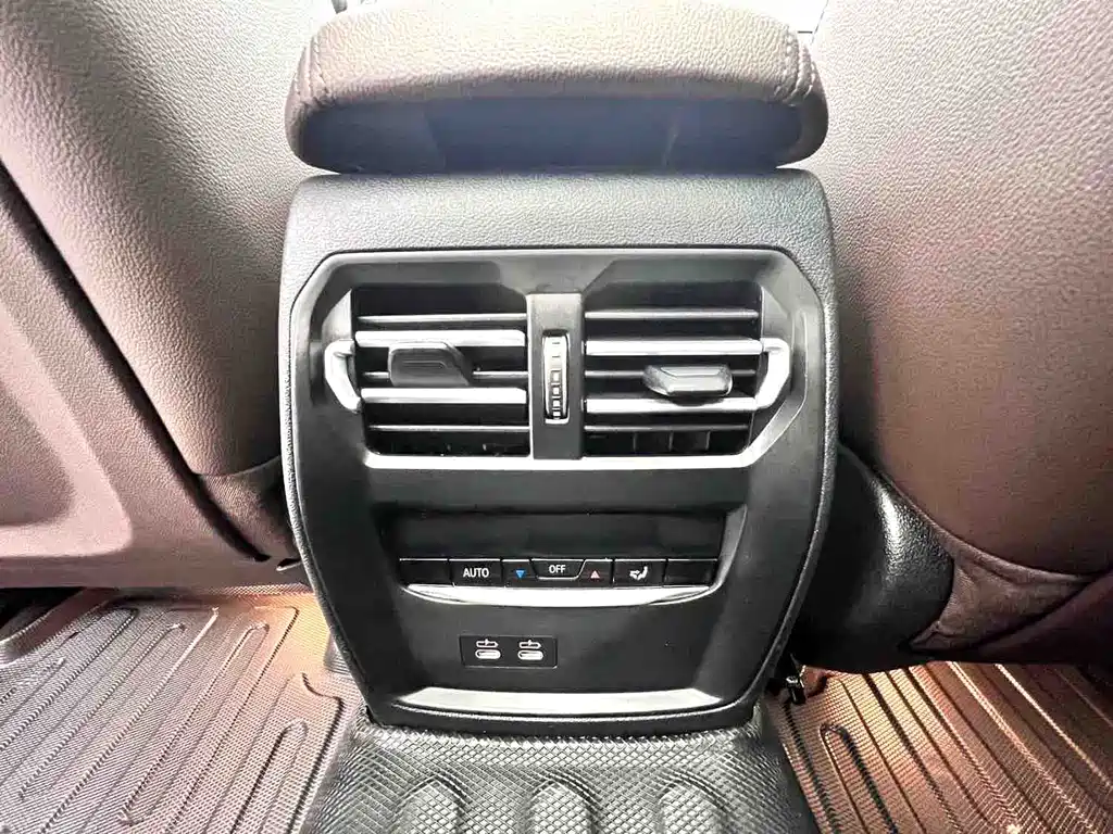 BMW 3 Series 2023 — фото 17