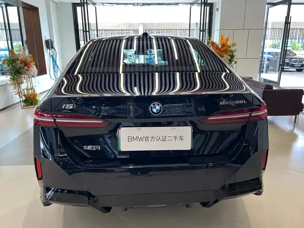 BMW i5 2025