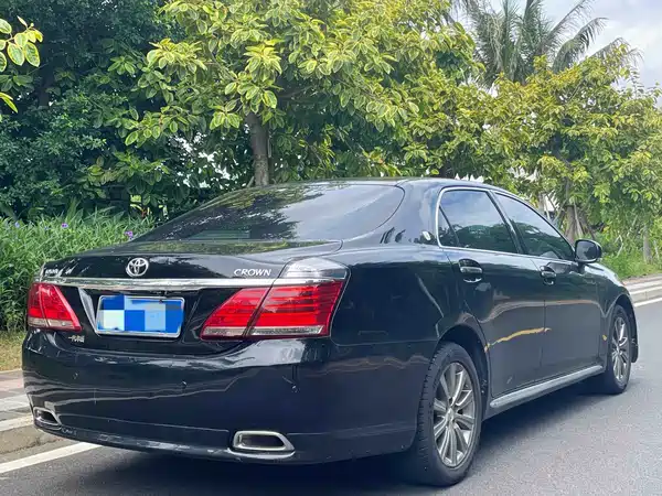 Toyota Crown 2015