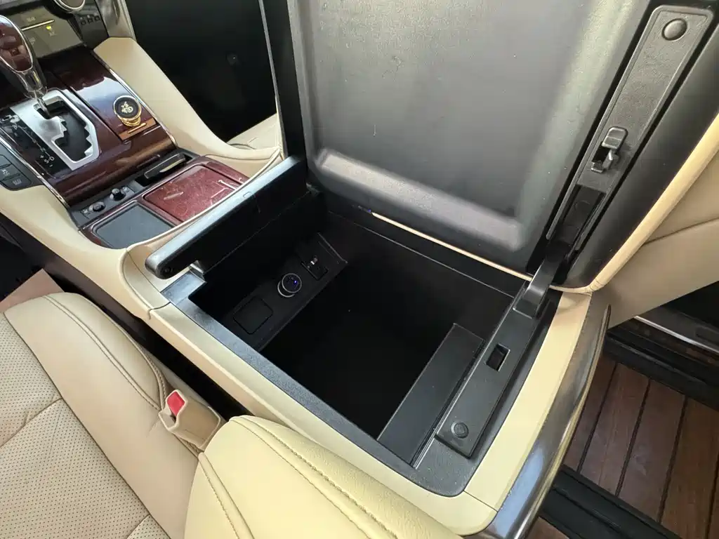 Toyota Alphard 2017 — фото 13