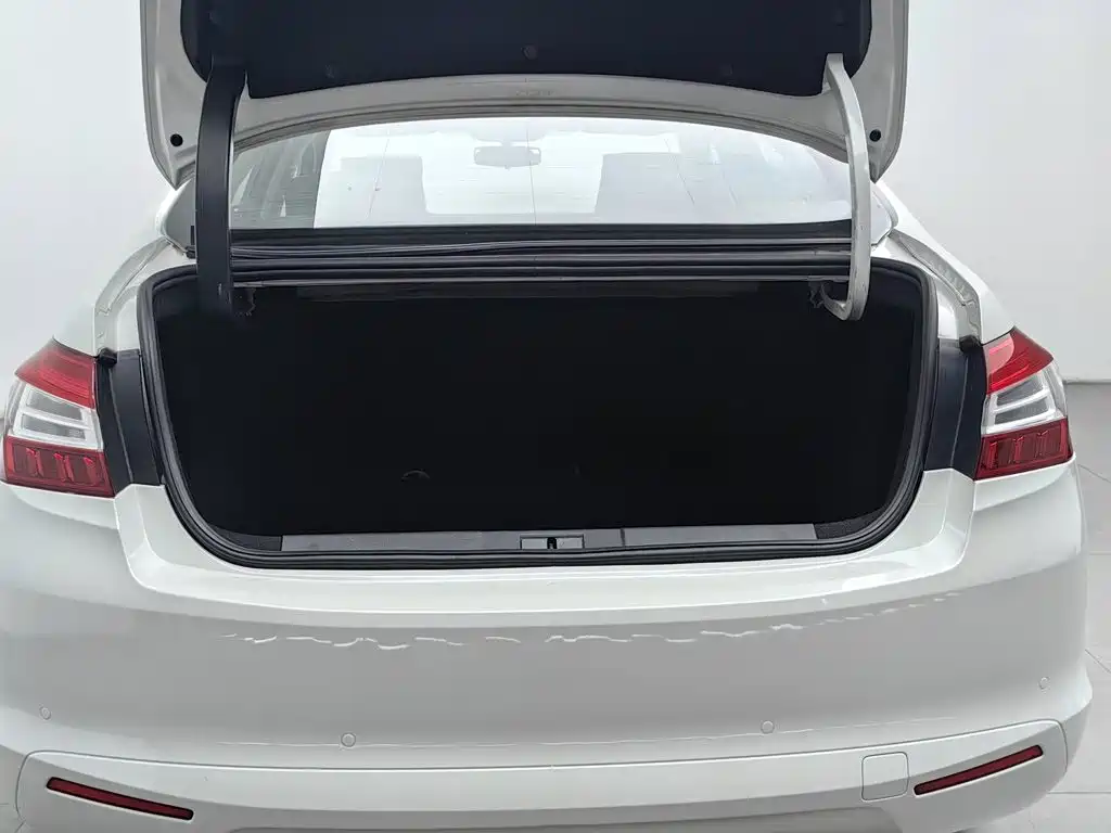 Peugeot 408 2015 — фото 16