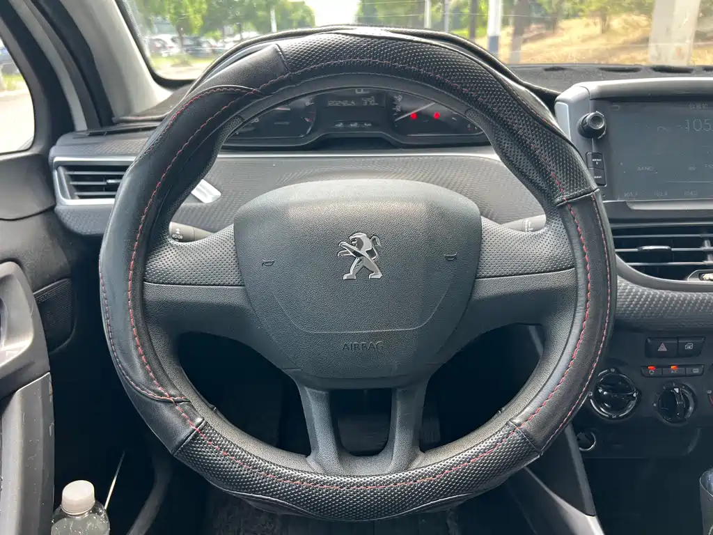 Peugeot 2008 2014 — фото 10