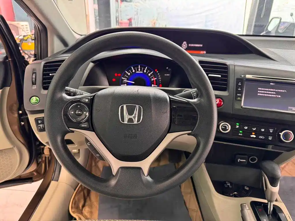 Honda Civic 2015 — фото 8