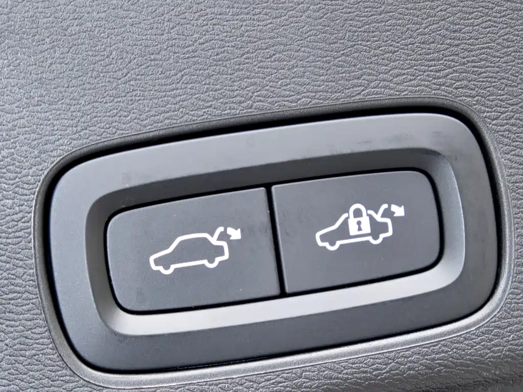 Volvo XC60 2022 — фото 14