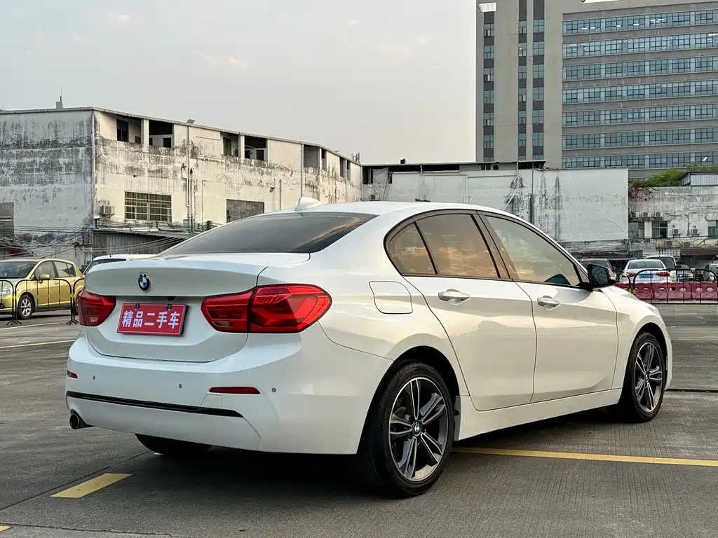 BMW 1 Series 2018 — фото 11