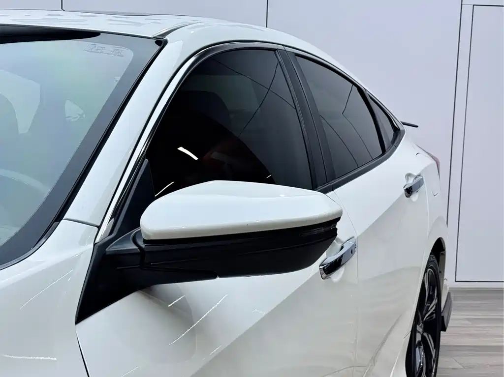 Honda Civic 2018 — фото 16