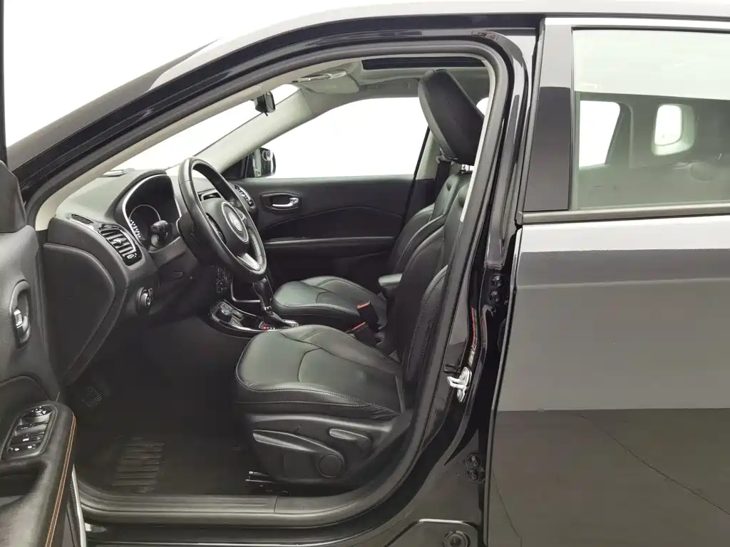 Jeep Compass 2019 — фото 10