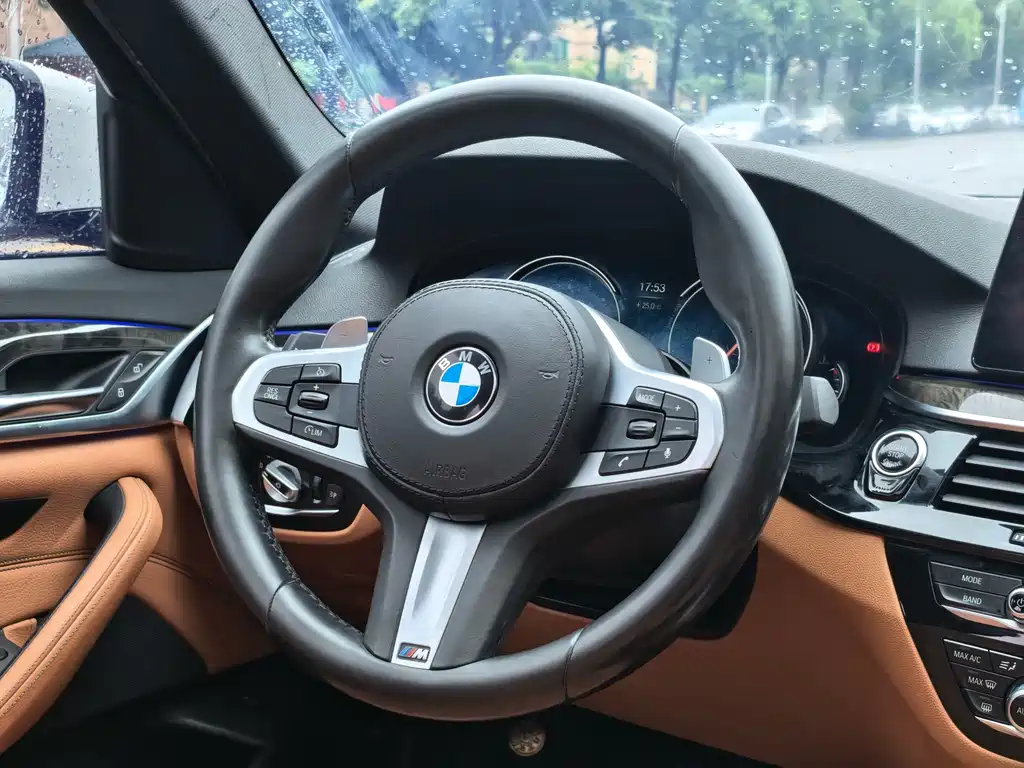 BMW 5 Series 2017 — фото 8