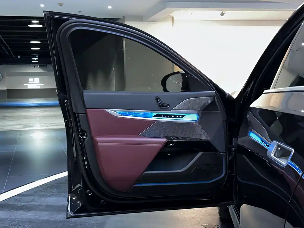 BMW i7 2023 — фото 7