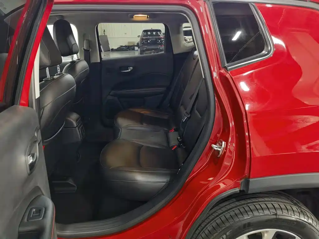 Jeep Compass 2017 — фото 15