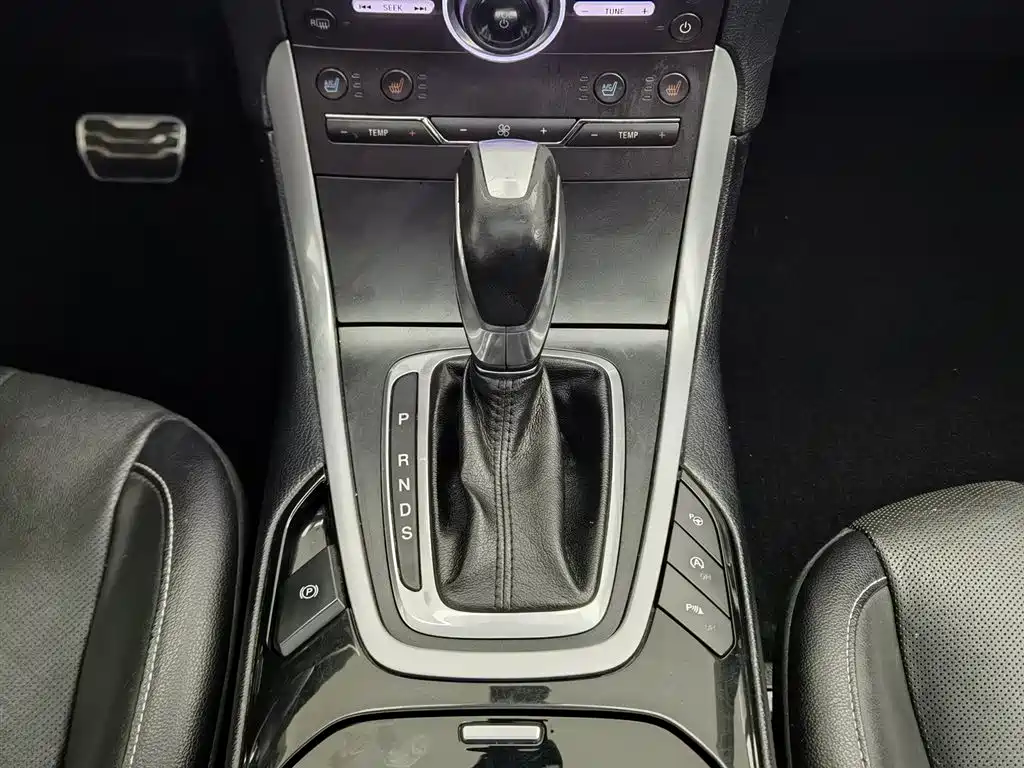 Ford Edge 2016 — фото 13