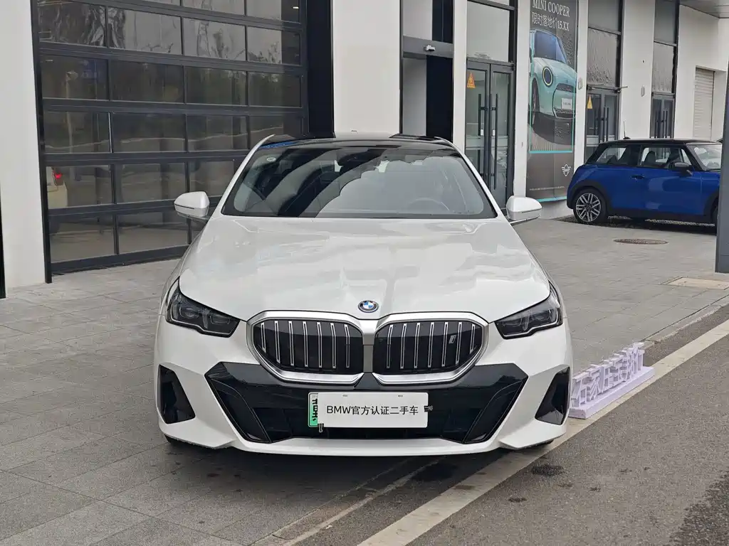 BMW i5 2026 — фото 3