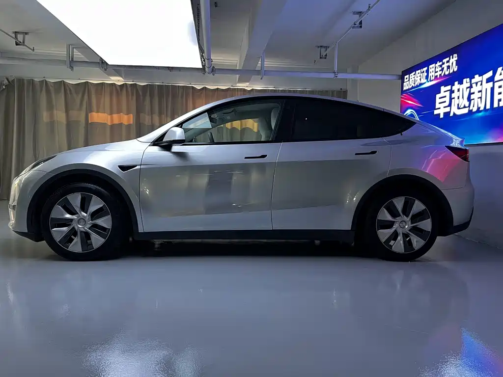 Tesla Model Y 2023 — фото 10