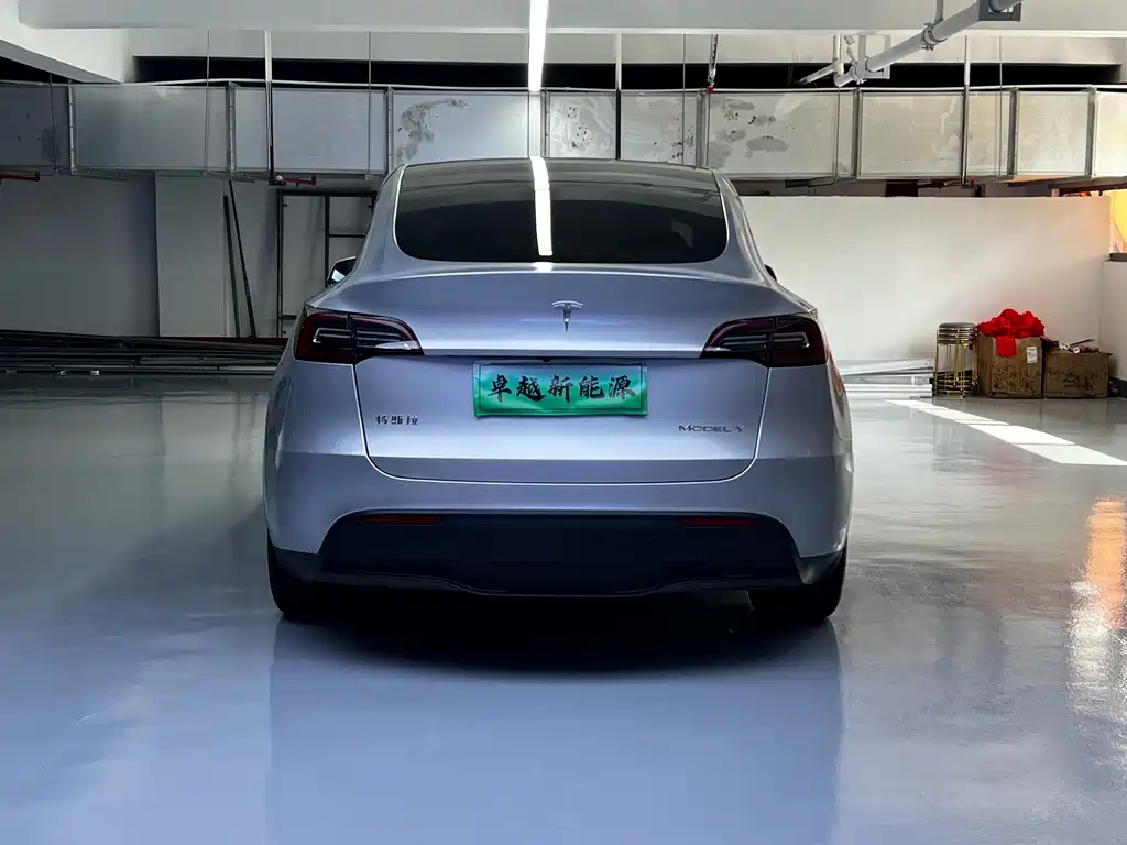 Tesla Model Y 2023 — фото 11
