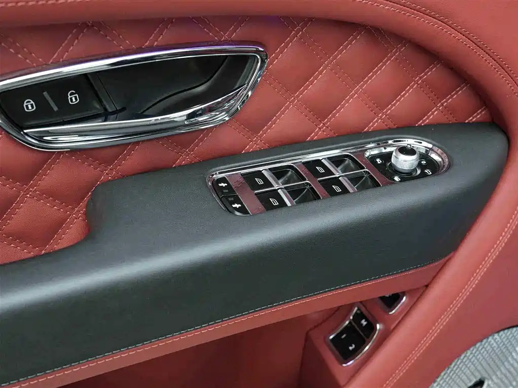 Bentley Bentayga 2022 — фото 16