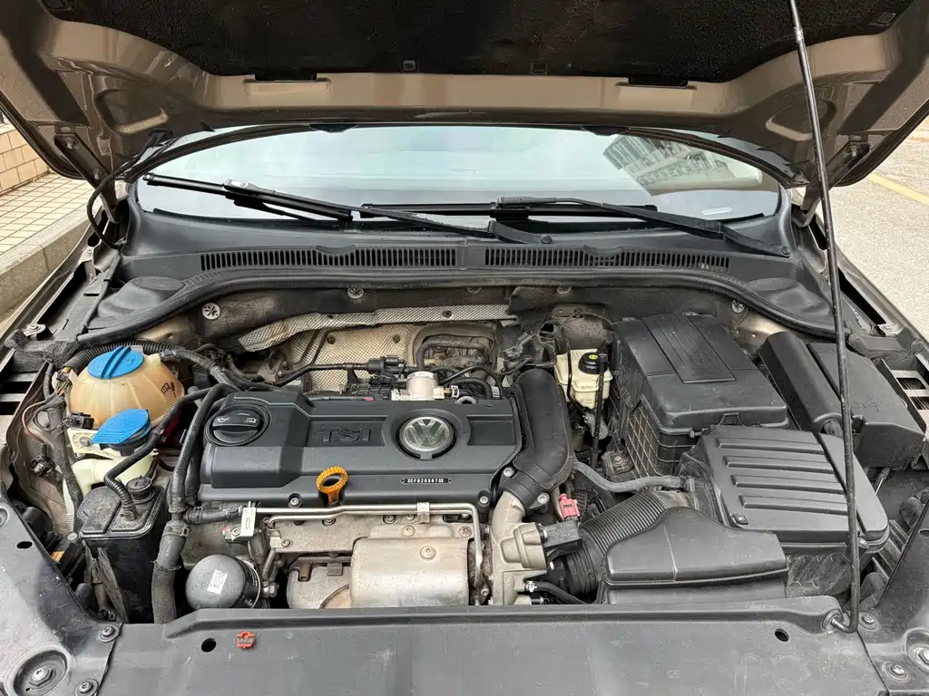 Volkswagen Sagitar 2014