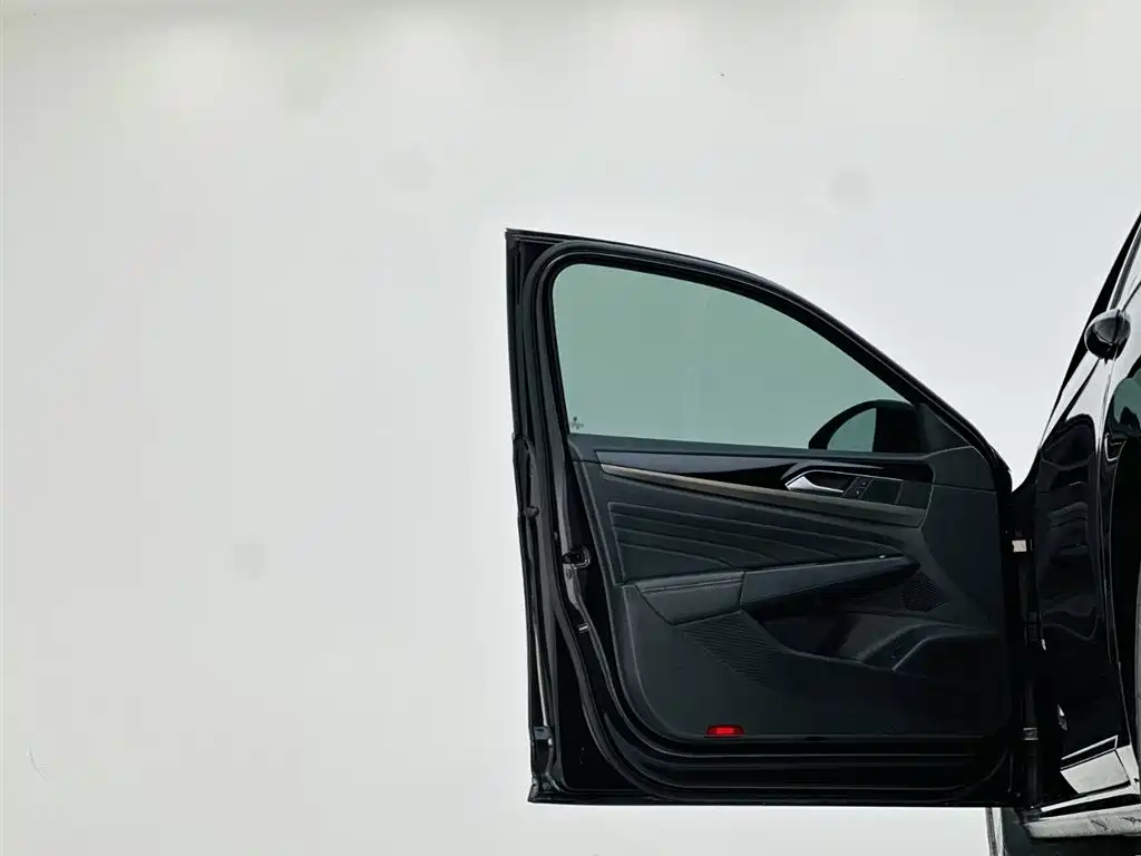 Volkswagen Passat 2019 — фото 12