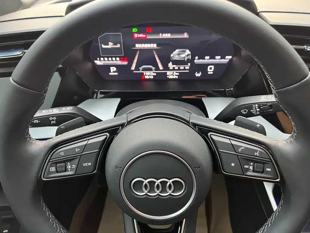 Audi A3 2023 — фото 17