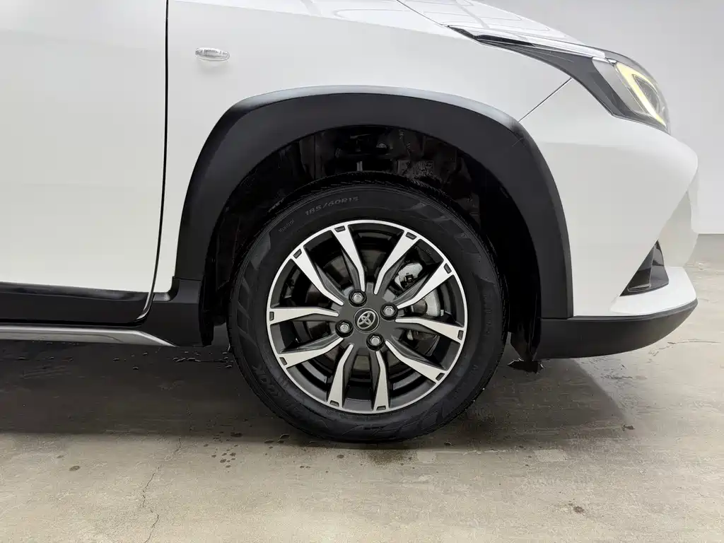 Toyota Yaris L 2023 — фото 28