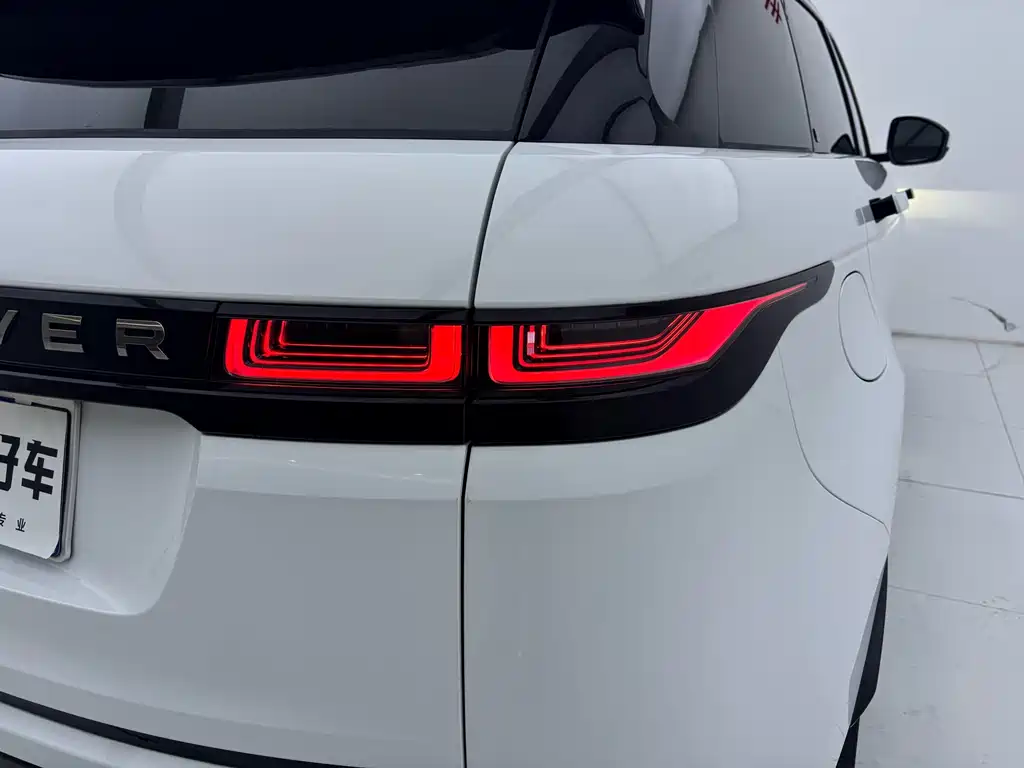 Land Rover Evoque 2023 — фото 8