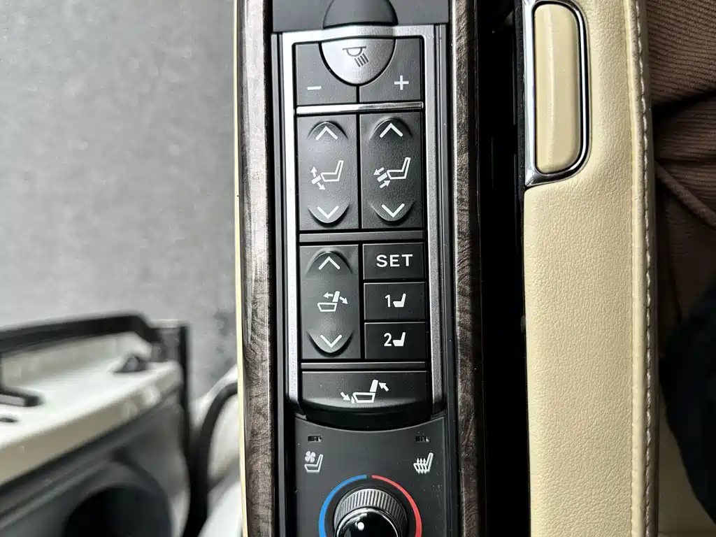 Toyota Alphard 2018 — фото 12