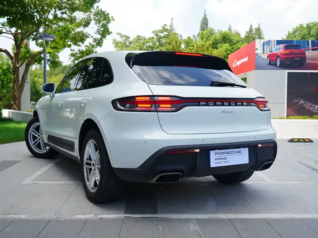 Porsche Macan 2023 — фото 19