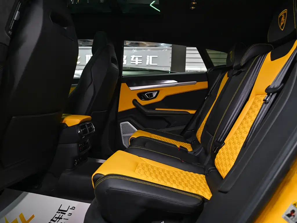 Lamborghini Urus 2023 — фото 8