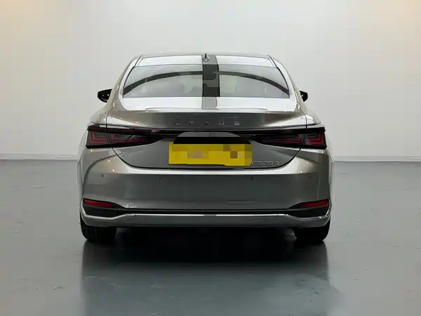 Lexus ES 2026