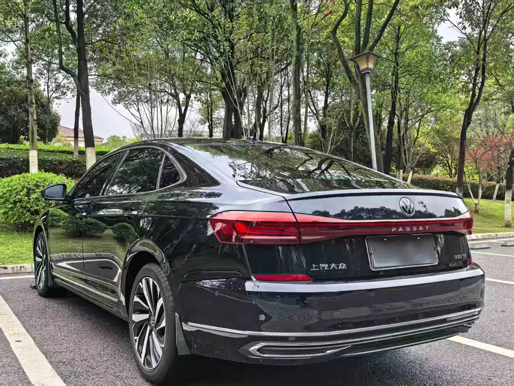 Volkswagen Passat 2023 — фото 6