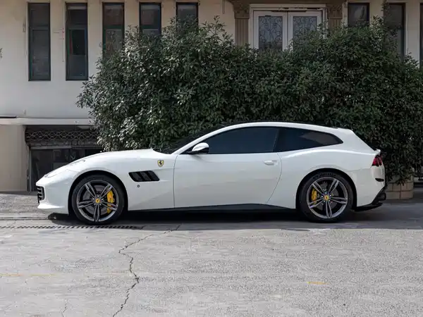 Ferrari GTC4Lusso 2017