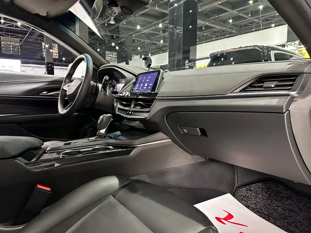 Cadillac CT4 2023 — фото 12