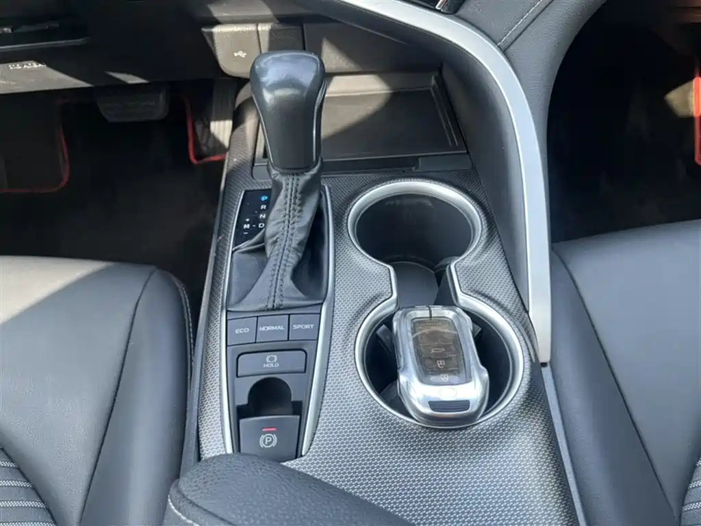 Toyota Camry 2023 — фото 13