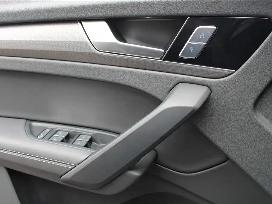 Audi Q5L 2024 — фото 11