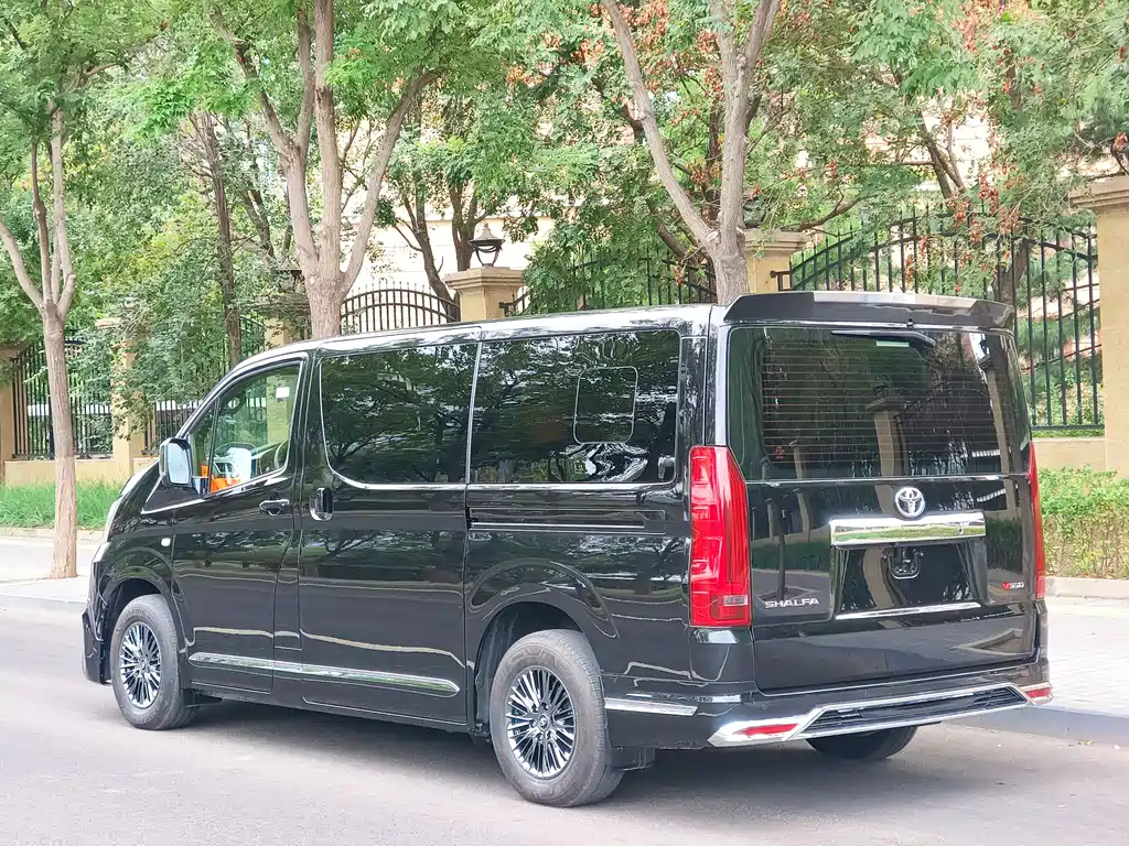 Toyota Hiace 2025 — фото 4