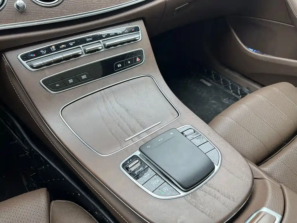 Mercedes-Benz E-Class 2024 — фото 15